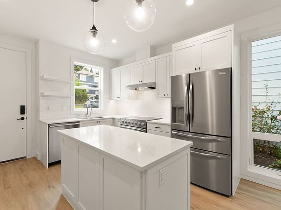 3rd image of 4047 NE 56th St Unit B