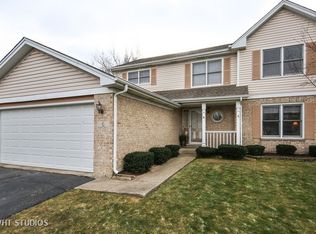 6 Hickory Oaks Ct, Bolingbrook, IL 60490