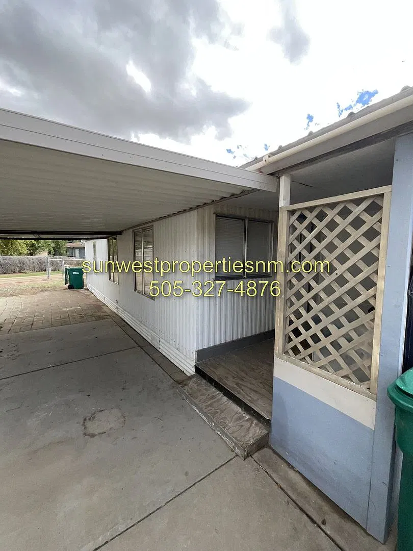 3 Bedroom, 1.5 Bathroom Mobile Home — Photo 3