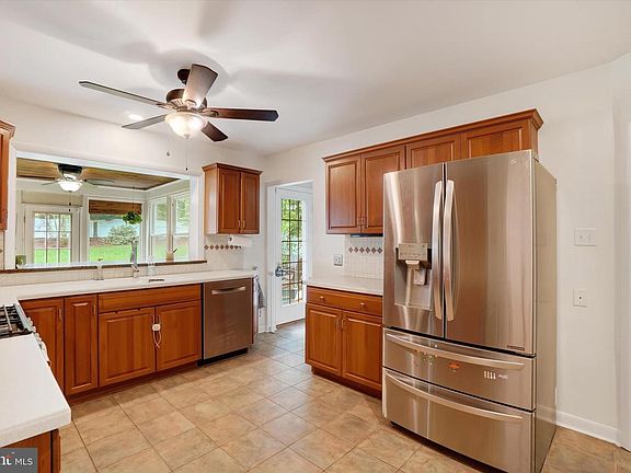4th image of 790 Spring Ln