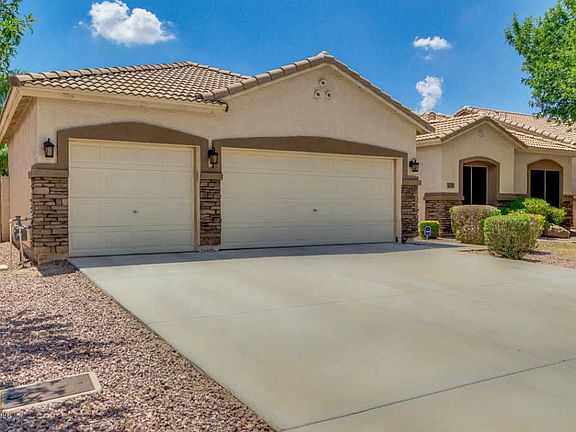 3rd image of 3701 E Thames Cir