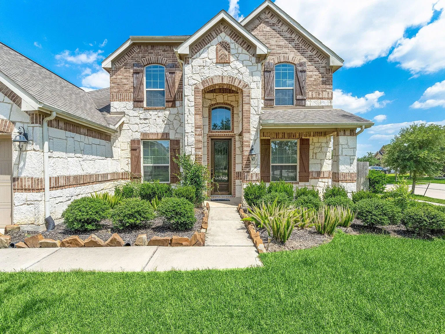 4 bed, 3.5 bath, 3528 sqft, $3,100 — Photo 1