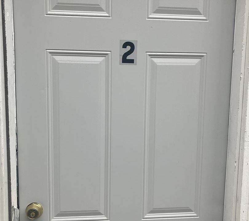 1st image of 453 E Walnut St #2