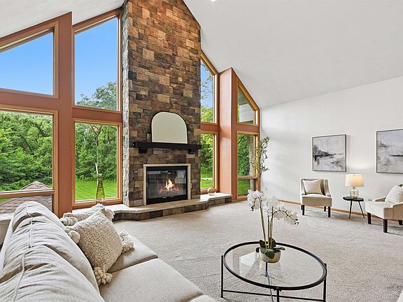 2nd image of 2023 W Glenmoor Ln