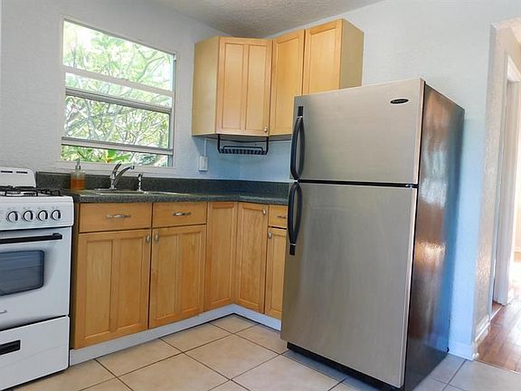 3rd image of 516 N J St Unit 2