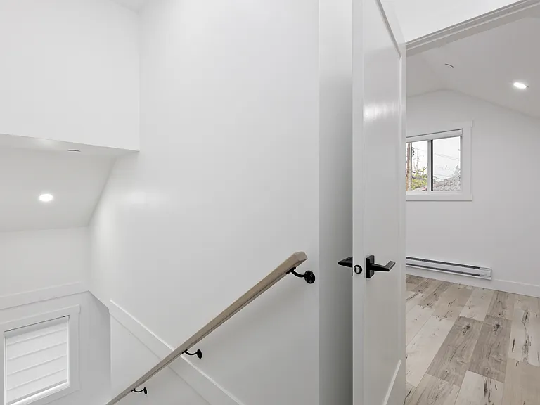 2531 E 46th Ave — Photo 11