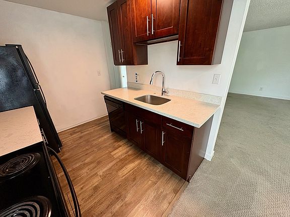 4th image of 4267 Woodland Park Ave N APT 204