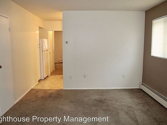 2nd image of 512 Woodridge St NE APT 25