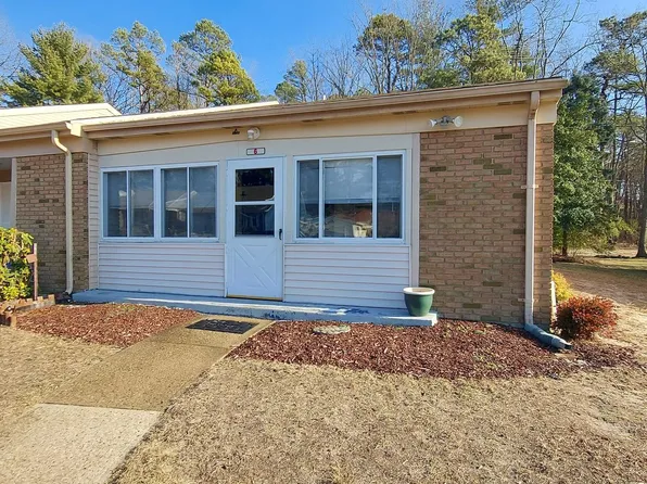 6 Gramercy Pl, Southampton, NJ 08088