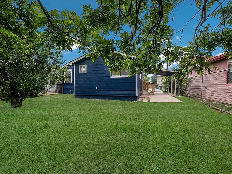 858 Harriman Pl — Photo 18