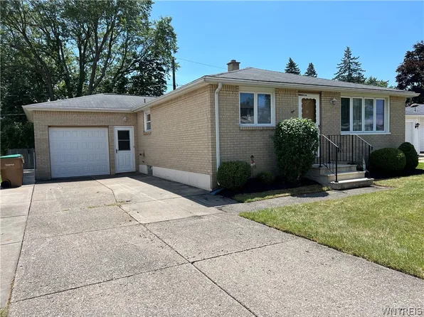 11 Bory Dr, Depew, NY 14043