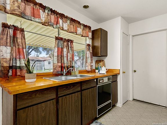 5th image of 404 BEVERLY DR