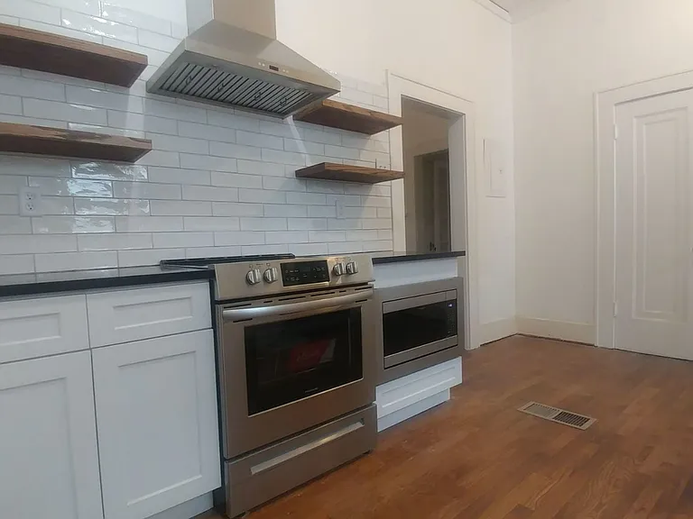 411 W Mistletoe Ave — Photo 4