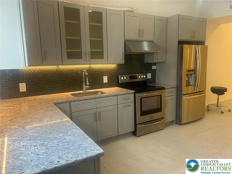 134 S 3rd St #B — Photo 9