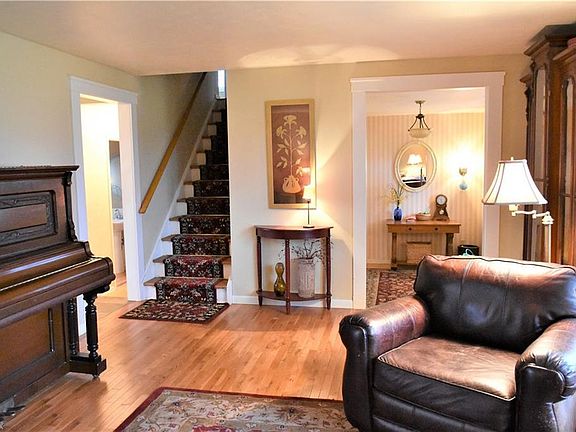 3rd image of 140 Buckingham Dr