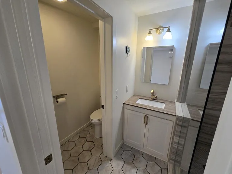 167 Robbins Ave #B — Photo 8