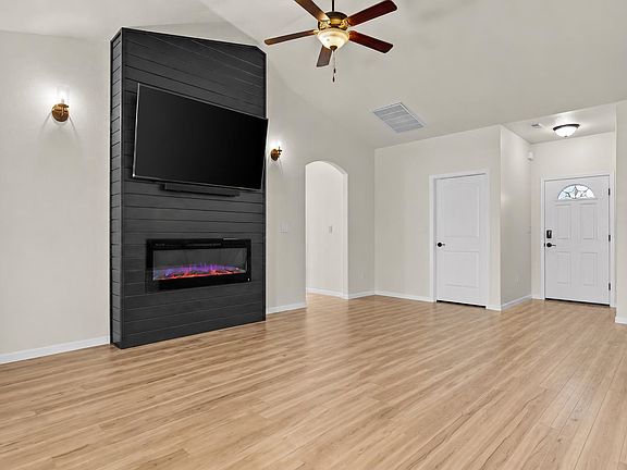 5th image of 460 Hawthorne St