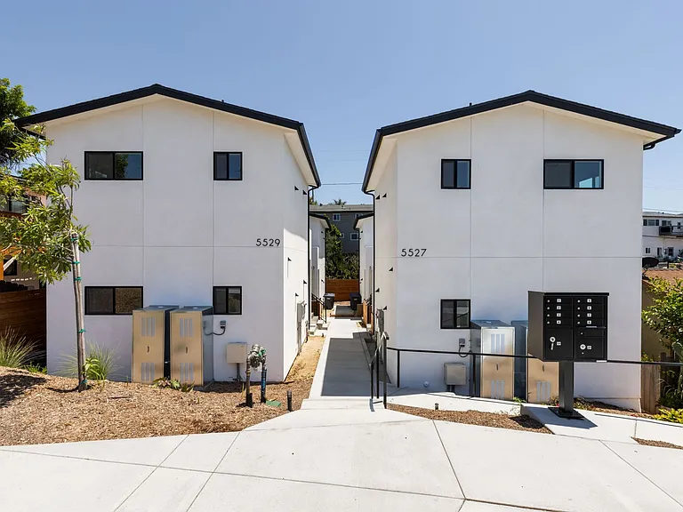 5527-33 Olvera Ave — Photo 44