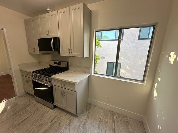 5th image of 1906 Pelham Ave #5