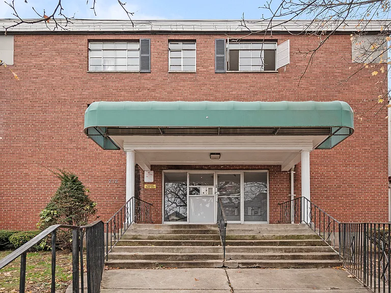 212 Laurel St #3C — Photo 8