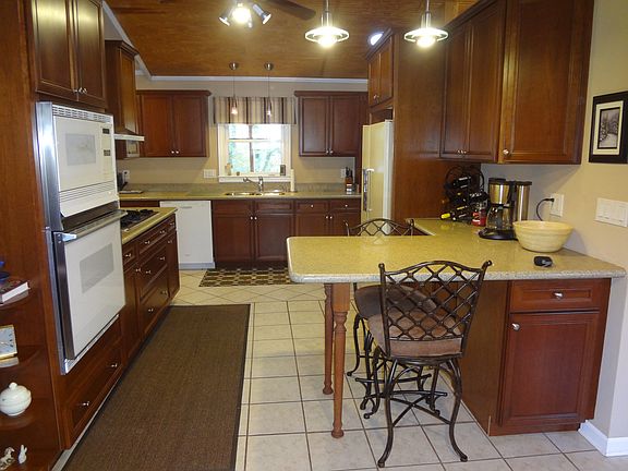 5th image of 2082 Clay Dr SW