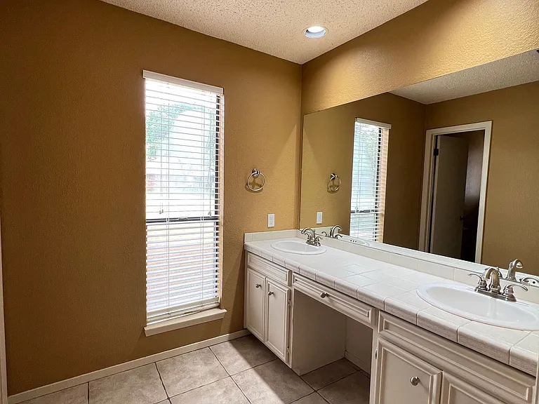 4107 Angelina Dr — Photo 11