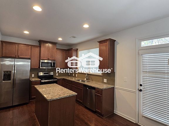 5th image of 3235 Clear View Dr