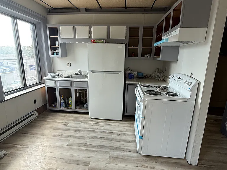 122 S Main St #B — Photo 6