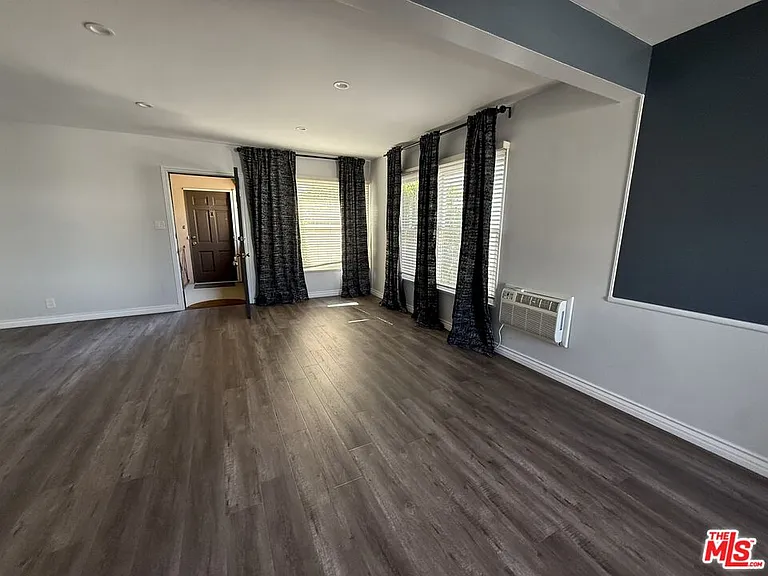 1222 McClellan Dr — Photo 2