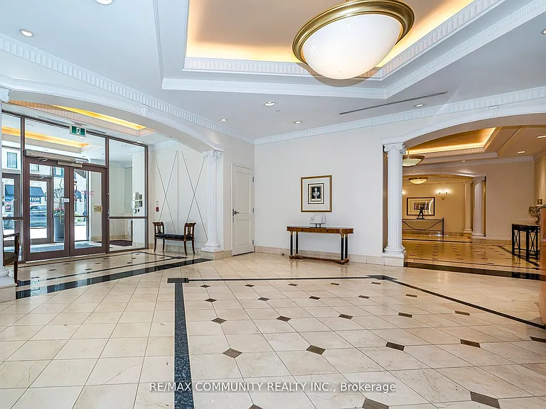 980 Yonge St #513 — Photo 3