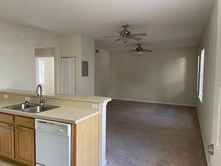 14 Carmalt St — Photo 1