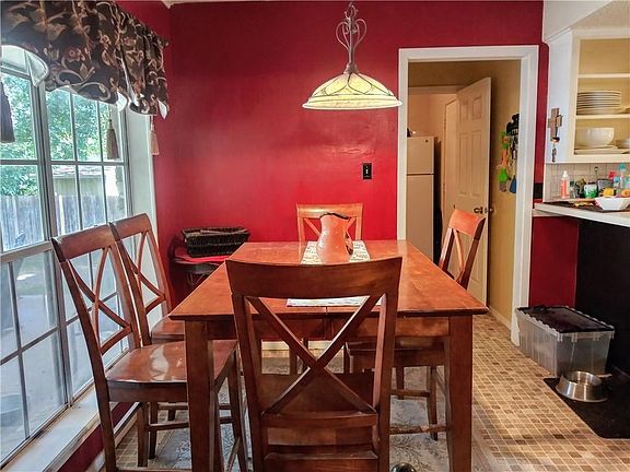 3rd image of 9008 Laurel Grove Dr