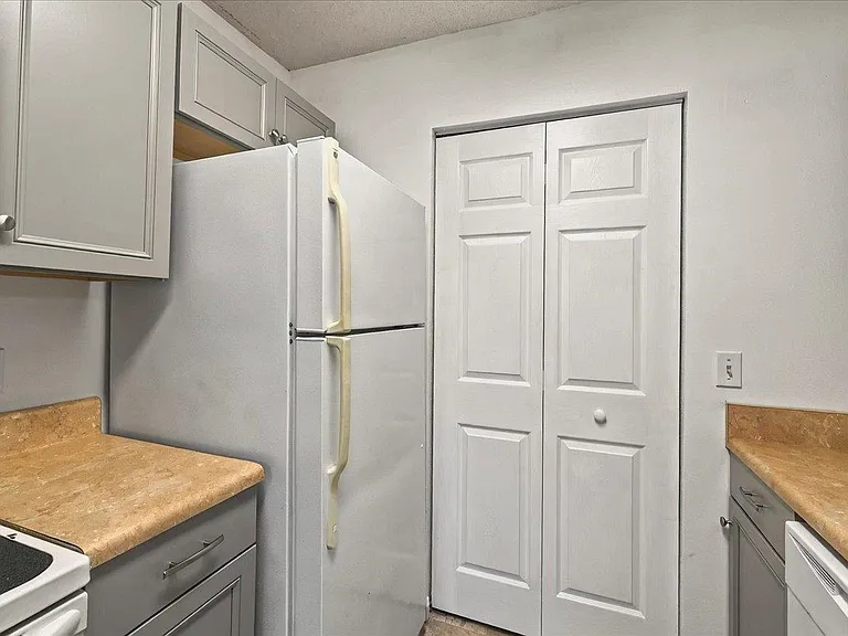 3001 Oak Park Ct #A — Photo 15