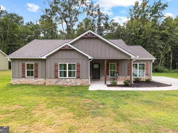 1505 Wisteria Dr, West Point, GA 31833