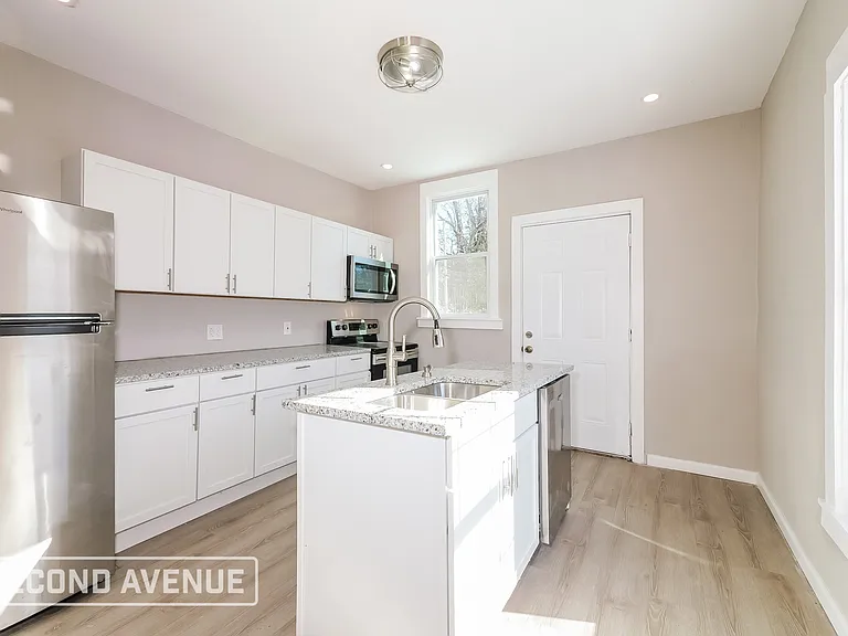 3525 Wayne Ave — Photo 9