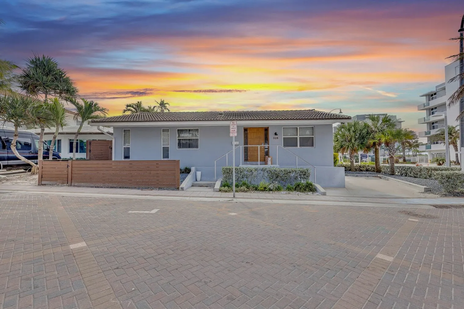 3 bed, 2.0 bath, 1097 sqft, $6,769 — Photo 4