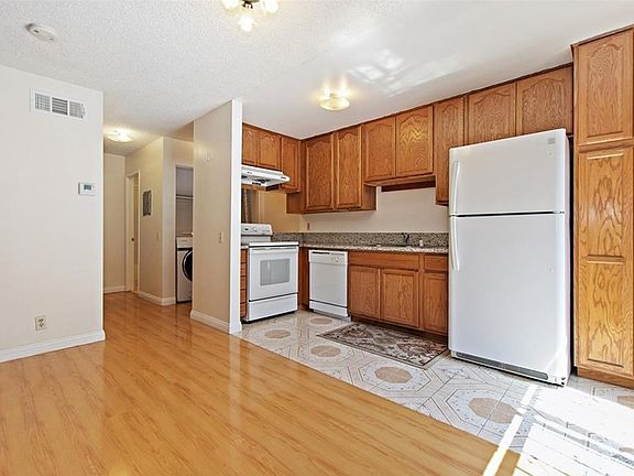 5th image of 424 E Newmark Ave APT E