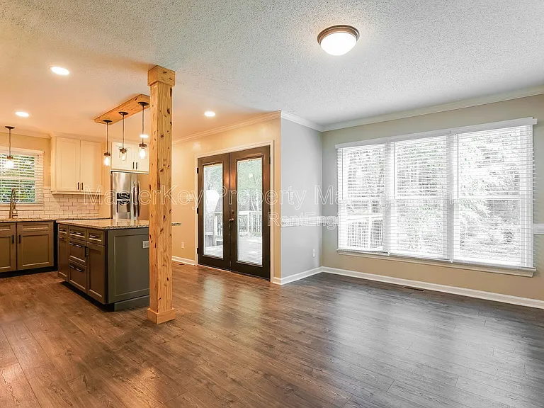 220 W Elm Ave — Photo 6