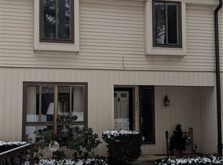 994 Som Center Rd #D-2, Mayfield Village, OH 44143