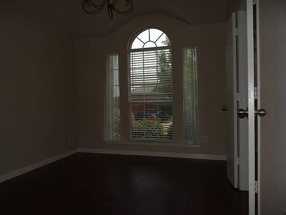 4th image of 3616 Chelsea Dr