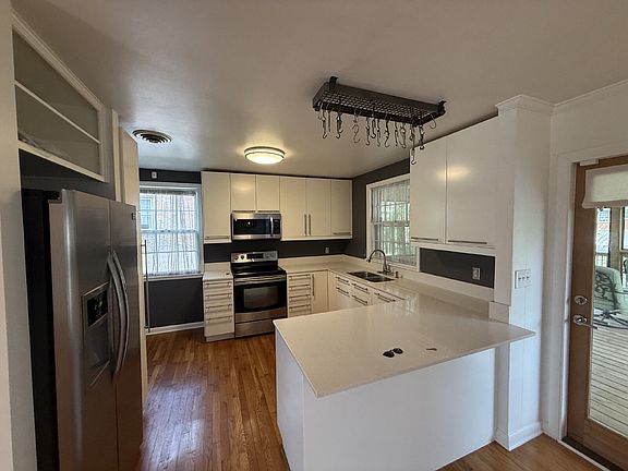 4th image of 614 Elaine Dr