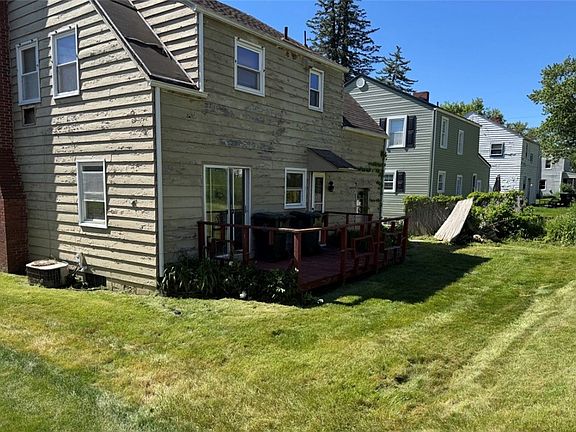 3rd image of 749 Pershing St
