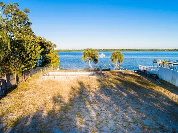 6043 Bayou Grande Blvd NE, Saint Petersburg, FL 33703