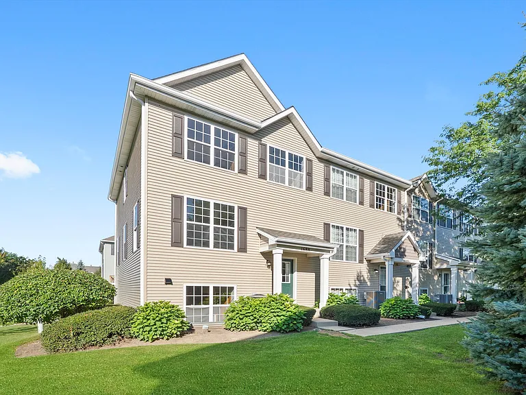 1688 W Turtle Creek Ln — Photo 1