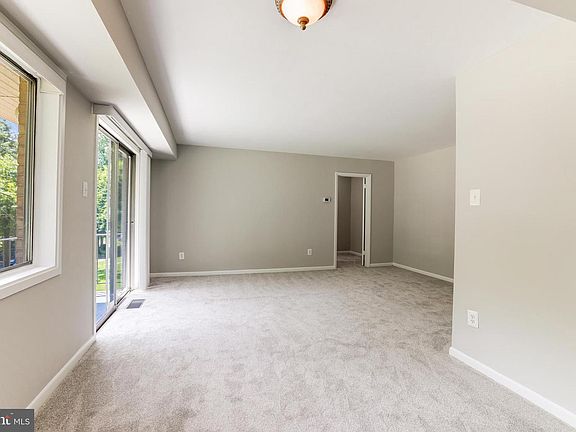 3rd image of 10630 Kenilworth Ave #10630