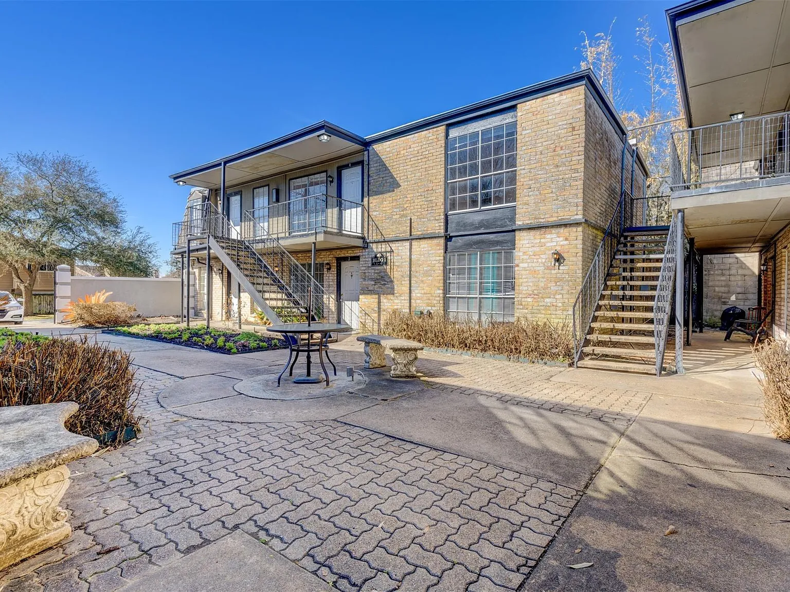 1 bed, 1.0 bath, 600 sqft, $1,050 — Photo 1