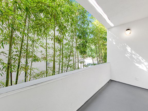 3rd image of 7767 Hollywood Blvd APT 204