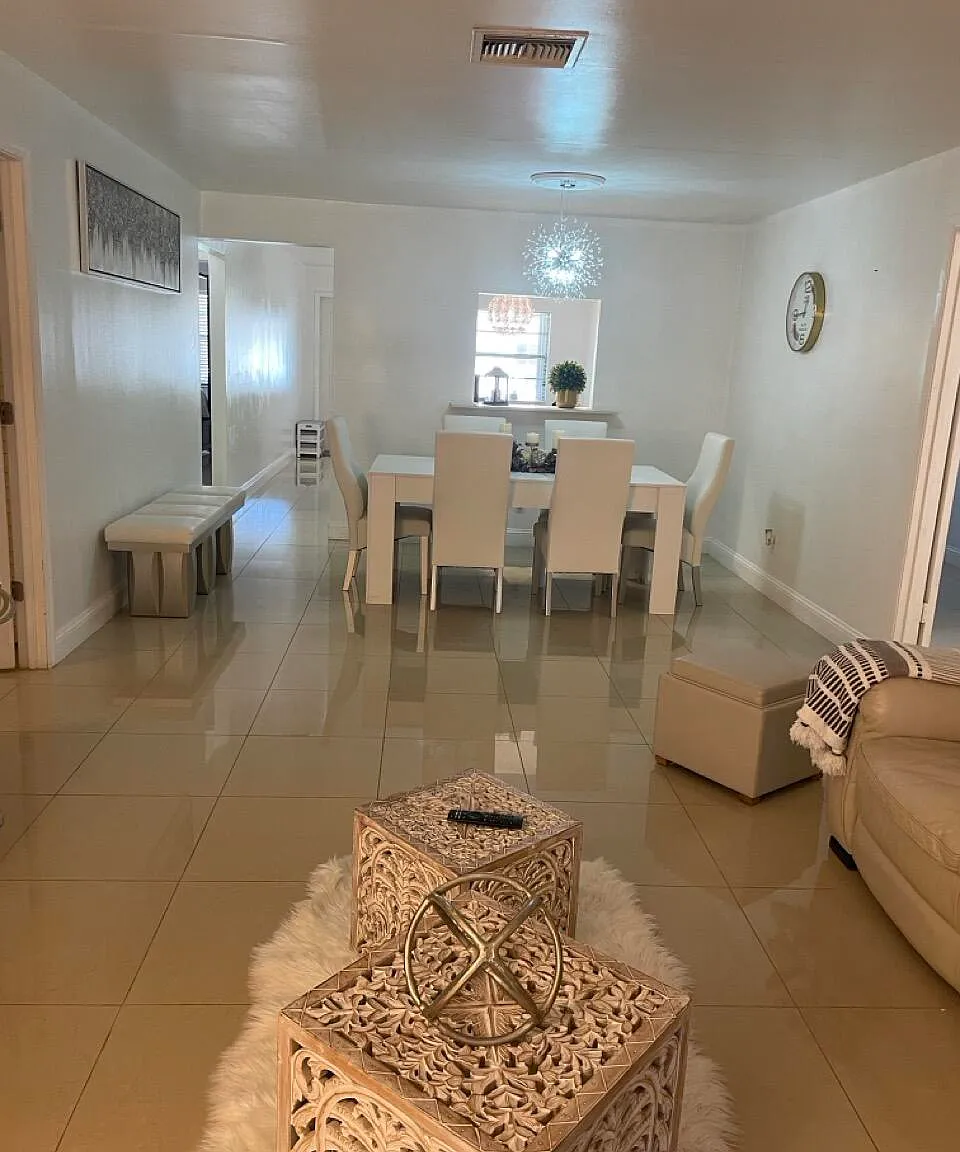 3 bed, 2.0 bath, 1501 sqft, $3,000 — Photo 3