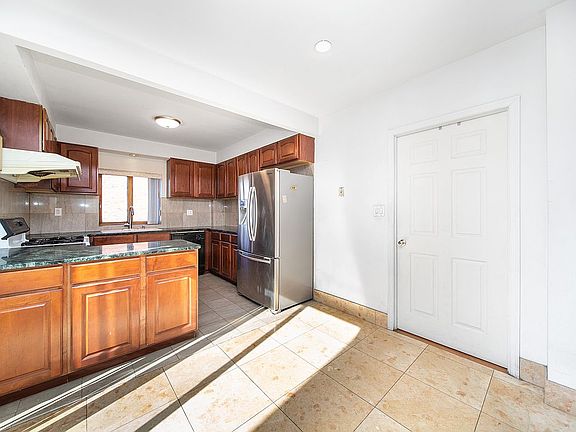 5th image of 42-31 Colden St #F7b