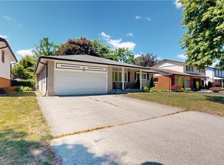 31 Applewood Ln, London, ON N6J3P9